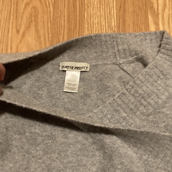 Sweater Project gray v neck style - Picture 2 of 5